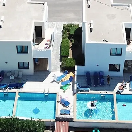 אתר נופש Mediterraneo הרסוניסוס